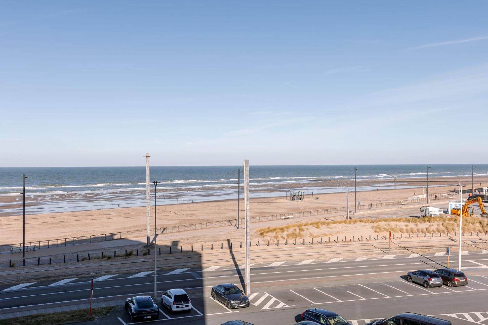 Huswell - Spacious & Modern Sea View Apartment With Garage Oostende Eksteriør billede